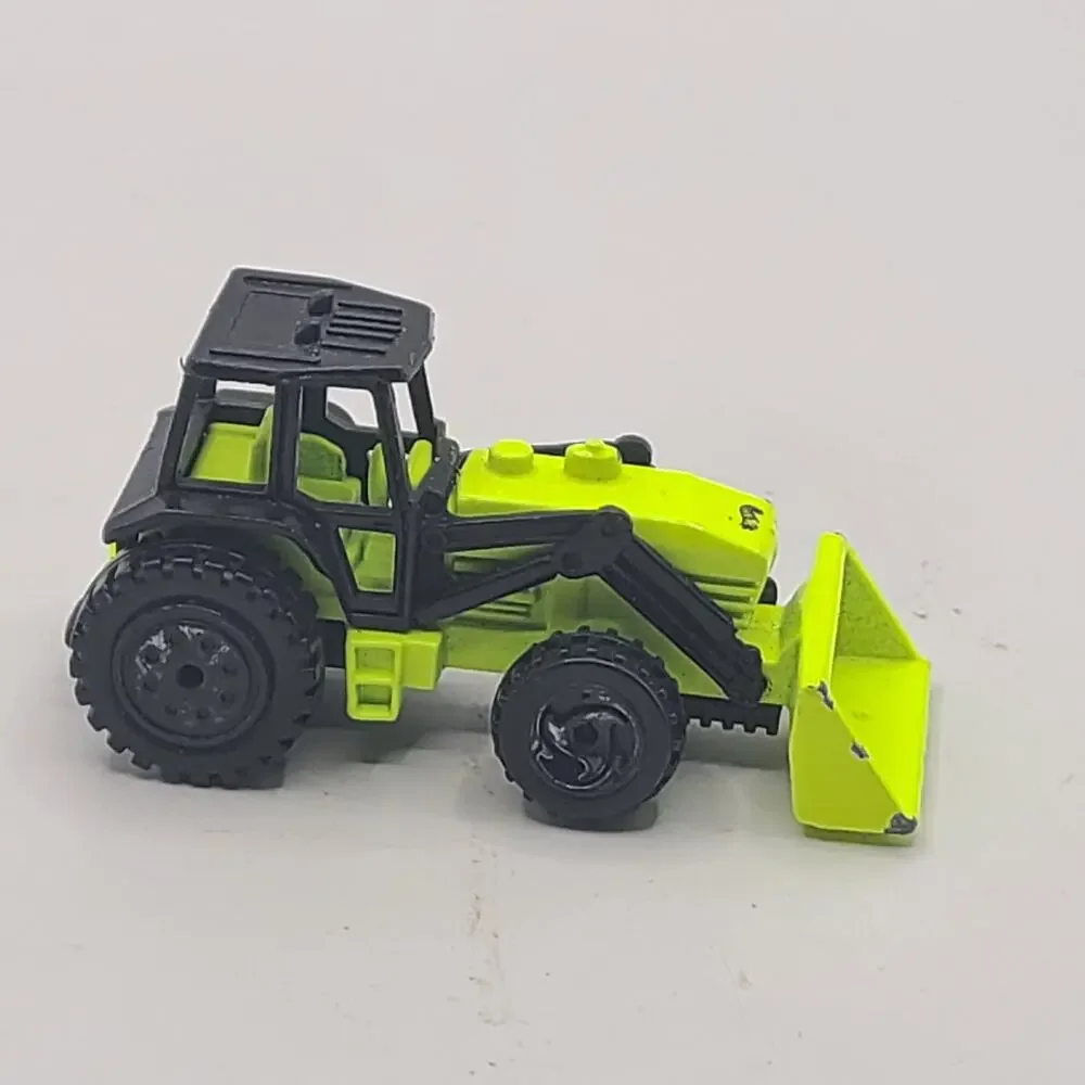 1991 Hot Wheels #103 Virtual Collection Tractor Fluorescent Yellow 1/64 Scale